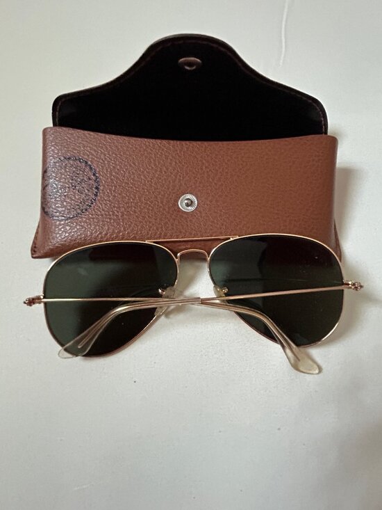 RAY-BAN SUNGLASSES – AVIATOR GOLD TONE FRAME – POLARIZED DARK LENSES (WOMENS) main image 15